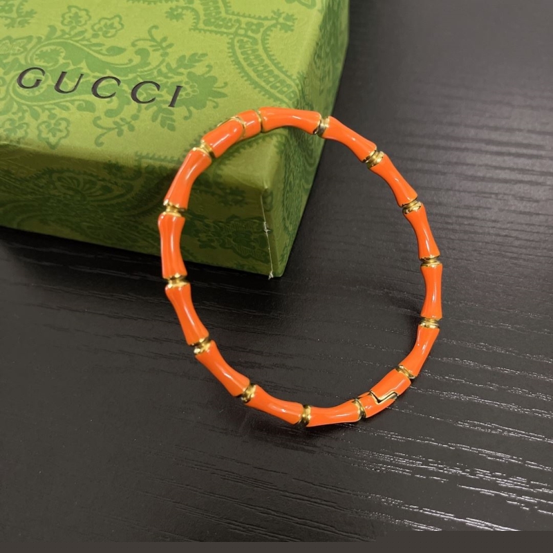G*u*i bracelets